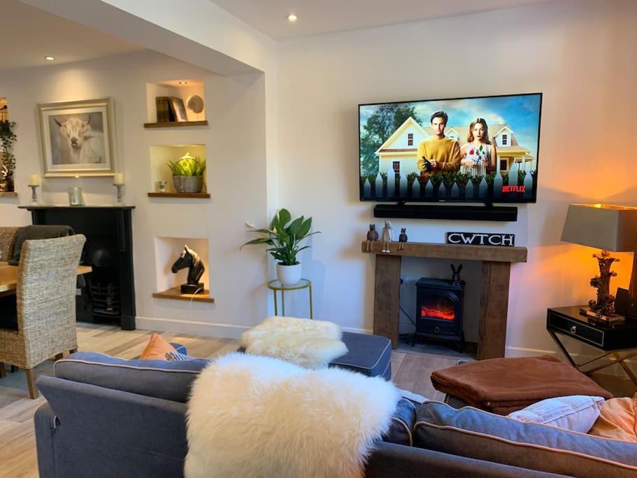 Renovated Miner'S Cottage - Family & Dog Friendly Abertillery Εξωτερικό φωτογραφία