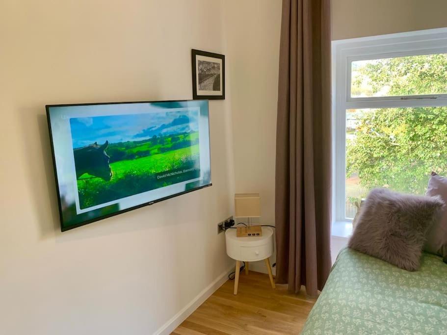 Renovated Miner'S Cottage - Family & Dog Friendly Abertillery Εξωτερικό φωτογραφία